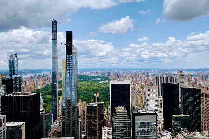 Midtown Wonders - Heart of NYC - Optional: Top of the Rock entry - Starting Point at the Historic Port Authority Bus Terminal
