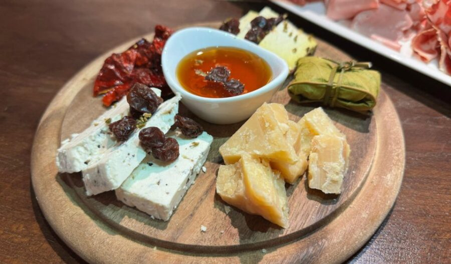 Milan: Aperitivo with Food Selection & a Glass of Wine - Discover Autentico: The Heart of Milans Food Scene