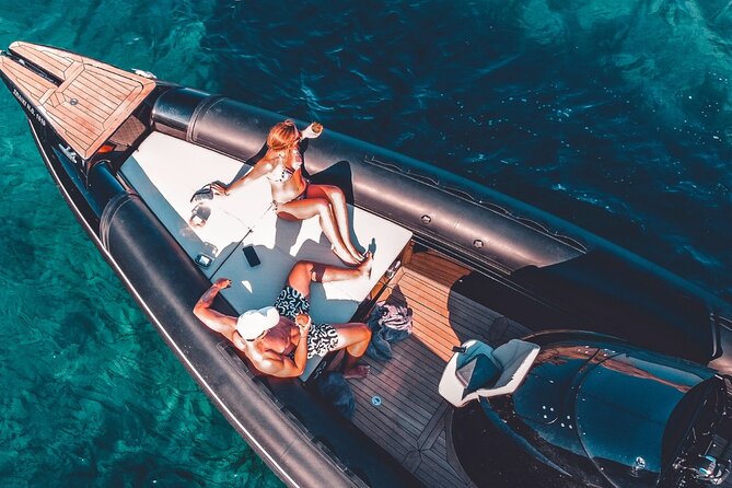 Milos Private Sunset Experience - On-Board Features and Amenities for a Comfortable Sunset