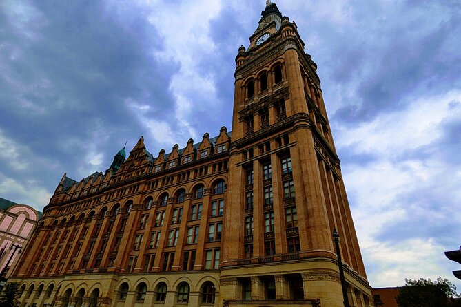 Milwaukee Scavenger Hunt Walking Tour and Game - How the Mobile Game Enhances Your Milwaukee Walk