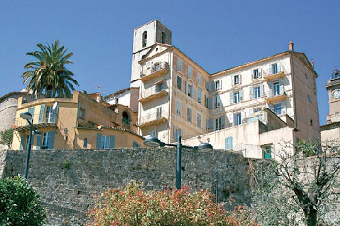 Monaco & Perched Medieval Villages Shared & Guided Tour from Nice - Visiting Monaco’s Old Town and Notable Landmarks