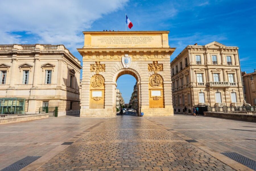 Montpellier: Express Walk with a Local in 60 minutes - Starting Point at Fountain of the Three Graces