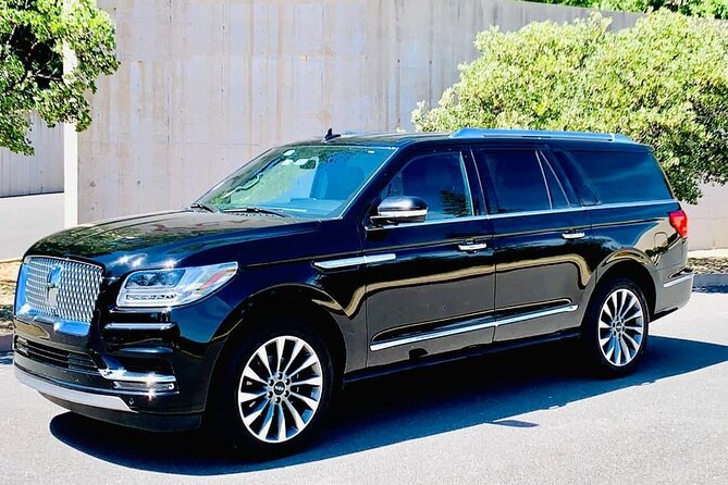 Montreal Airport YUL Private Transfer to Montreal in Luxury SUV - The Luxury SUV Fleet: Comfort and Style