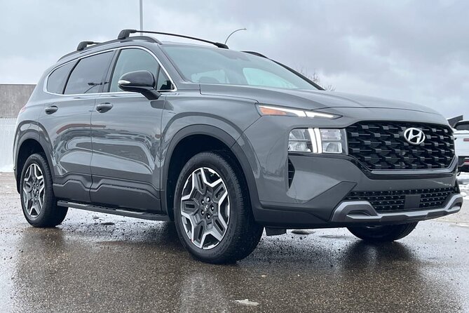 Montreal: Arrival Transfer from International Airport - Meet and Greet Service with Flight Tracking in Downtown Montreal