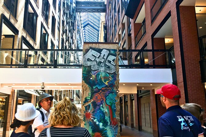 Montréal Downtown and Underground City Private Walking Tour - Discovering Montreal’s Art and Commercial Hubs