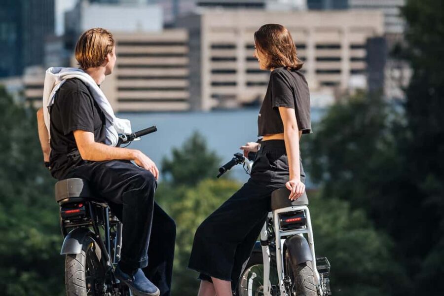 Montreal: E-Bike Sightseeing Tour - From the City’s Historic Heart to Mount Royal’s Summit