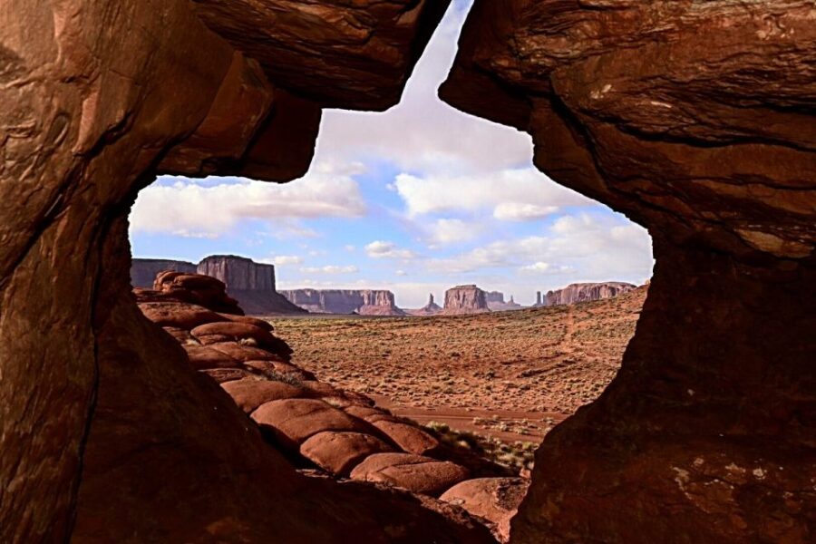 Monument Valley: Scenic 2.5-Hour Guided Tour - Explore a Traditional Navajo Hogan and Learn About Navajo Culture