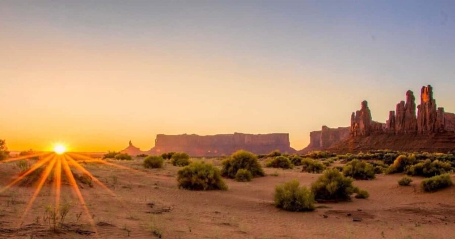 Monument Valley: Sunrise or Sunset Tour with Navajo Guide - Starting Point at Goulding’s Lodge in Utah