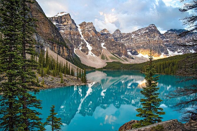 Moraine Lake and Lake Louise Tour from Calgary - Canmore - Banff - The Tour’s Iconic Stops in Detail
