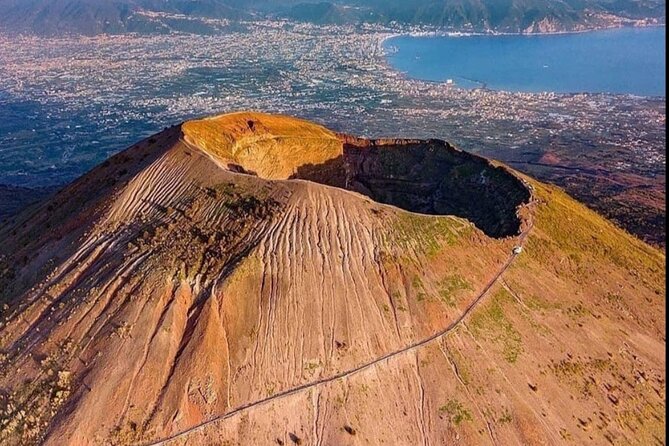 Mt. Vesuvius (Tour+Transfer) - Vintage Van Ride: Nostalgic Transport with Practical Benefits