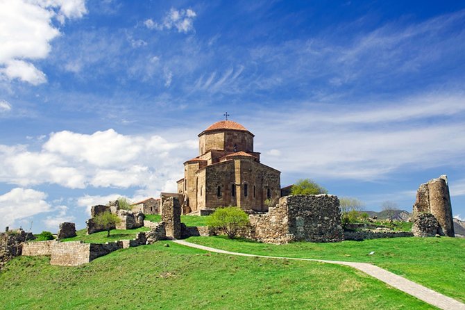Mtskheta - Jvari - Samtavro, the cradle of Georgian Christianity. Private tours - Visiting Jvari Church: A Panoramic View and Spiritual Landmark