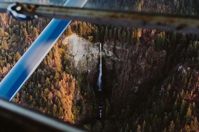 Multnomah Falls & Columbia Gorge Scenic Flight by Envi Adventures - Flying Over the Columbia River Gorge Canyon