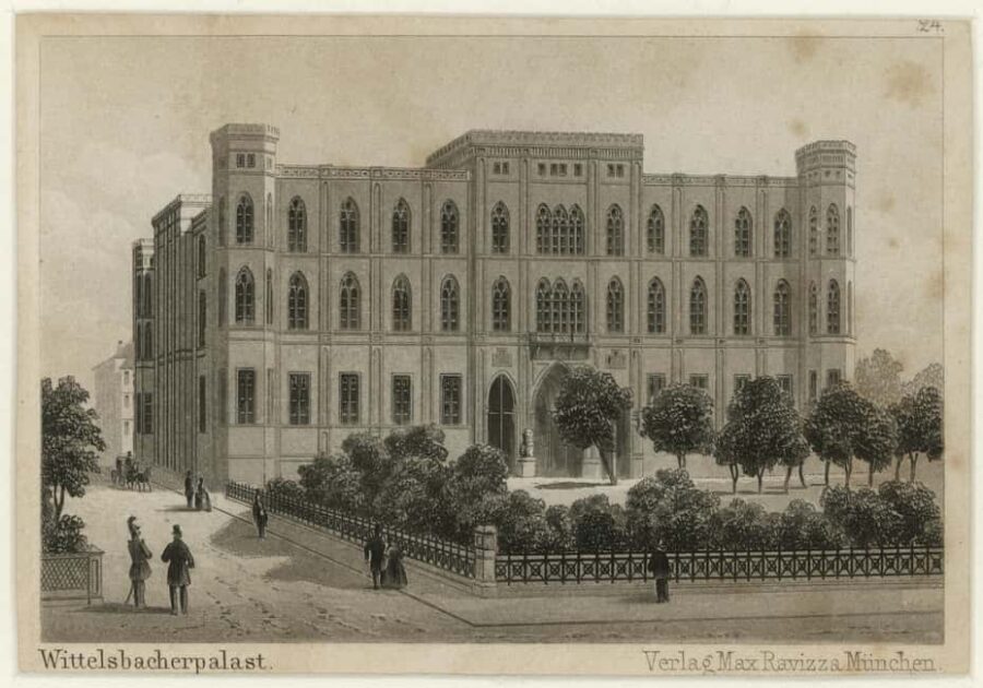 Munich: Book author offers private tours on Hitler and National Socialism - Exploring the Neues Rathaus and Old Town Hall