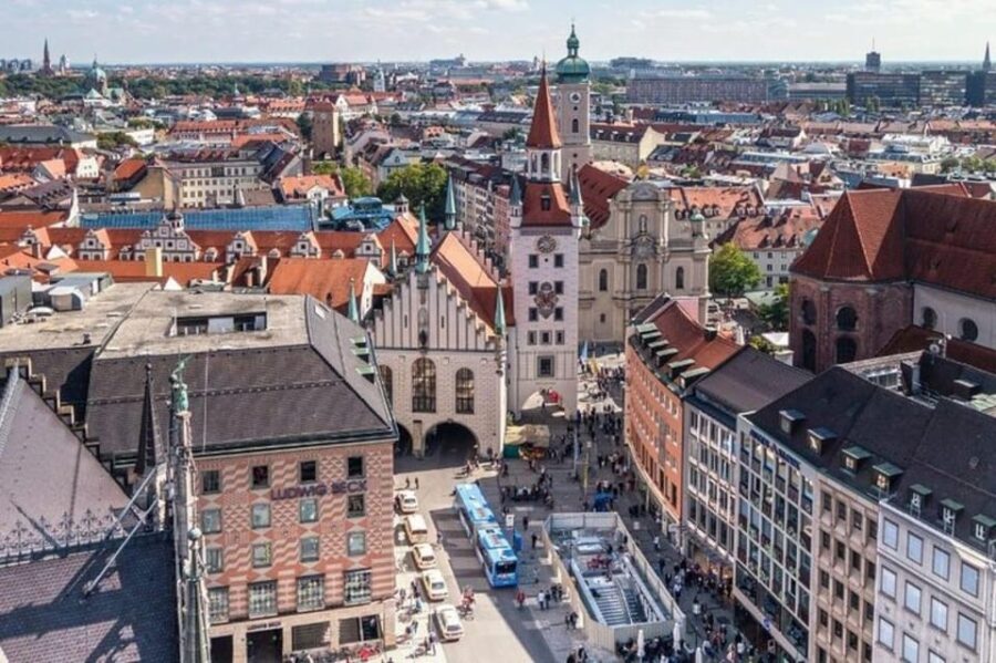 Munich: Must-See Attractions Walking Tour - Exploring Marienplatz and the Rathaus-Glockenspiel