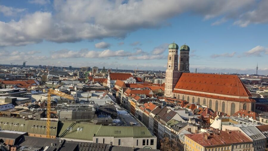 Munich: Private Walking Tour Munich Highlights - Exploring Neuer Rathaus and its Glockenspiel