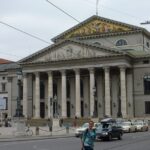 Munich Public Walking Tour With A Professional Guide - Navigating the Historic Odeonsplatz and Its Surroundings