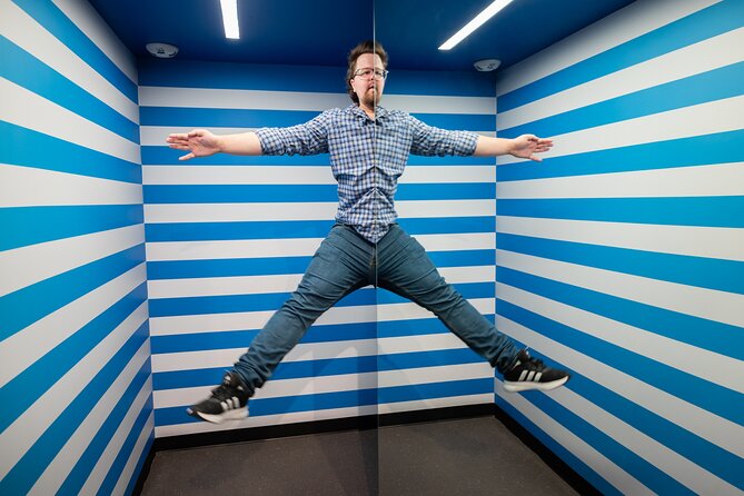 Museum of Illusions Dallas Admission - How the Tour Begins at the Entrance and Ticketing Process