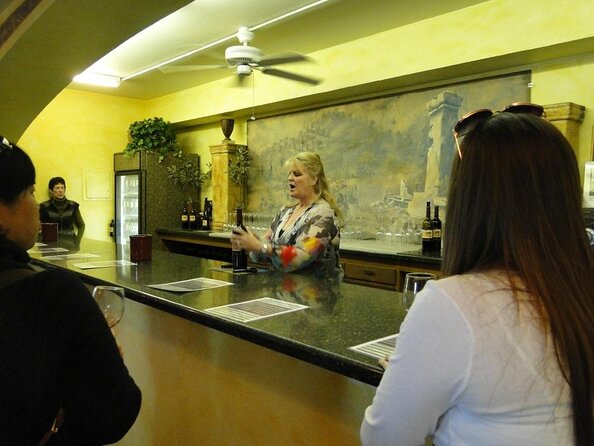 Napa Valley Daily Join In Group Wineries Tour Including Lunch - The Guided Experience and Group Atmosphere
