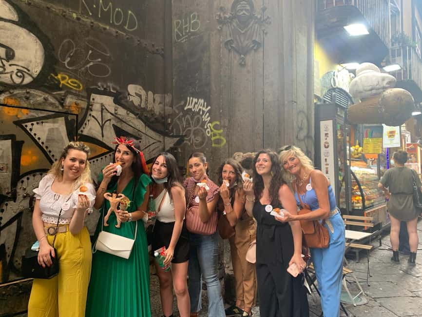Naples: Bachelorette Party with Insolitaguida - The Bride’s Transformation and Symbolic Accessories