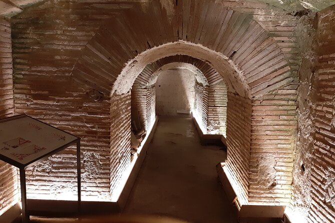 Naples: City Center Walking Tour with Underground Naples - Exploring the Streets of Naples: Spaccanapoli