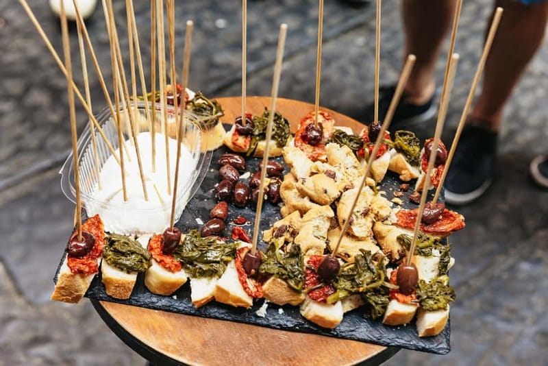 Naples: Guided Street Food Tour with Spritz - Exploring Naples’ Historic Streets and Landmarks