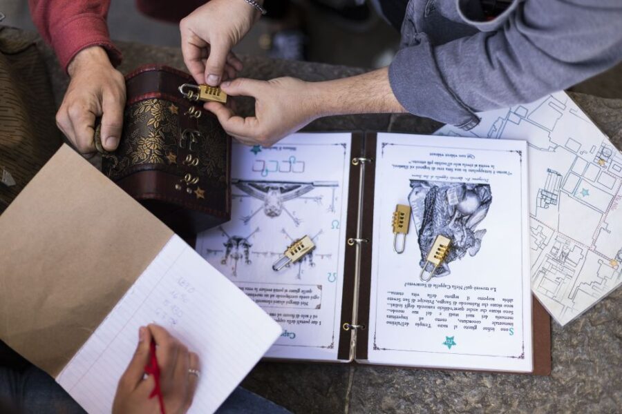 Naples: The Path of the Immortals Treasure Hunt Walking Tour - Starting Point and Meeting Logistics