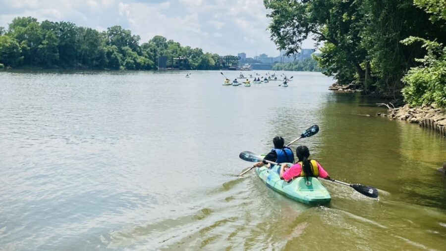 Nashville: Downtown Kayak Rental with Shuttle - Pickup and Drop-off at the Same Location for Simplicity
