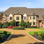 Nashville: Homes of the Stars Narrated Bus Tour - Meet Your Guide: Scenic Narration and Local Insights