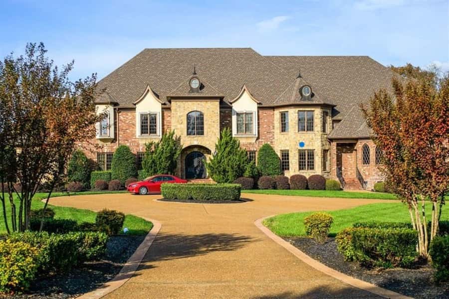 Nashville: Homes of the Stars Narrated Bus Tour - Meet Your Guide: Scenic Narration and Local Insights