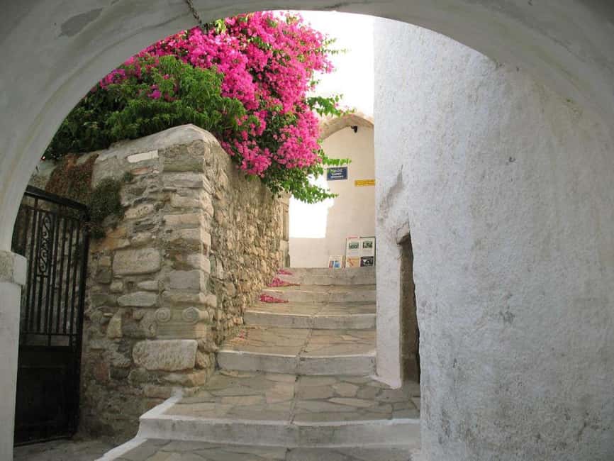 Naxos 101: Your Essential Island Welcome - Strolling Through Naxos Old Market’s Picturesque Alleys