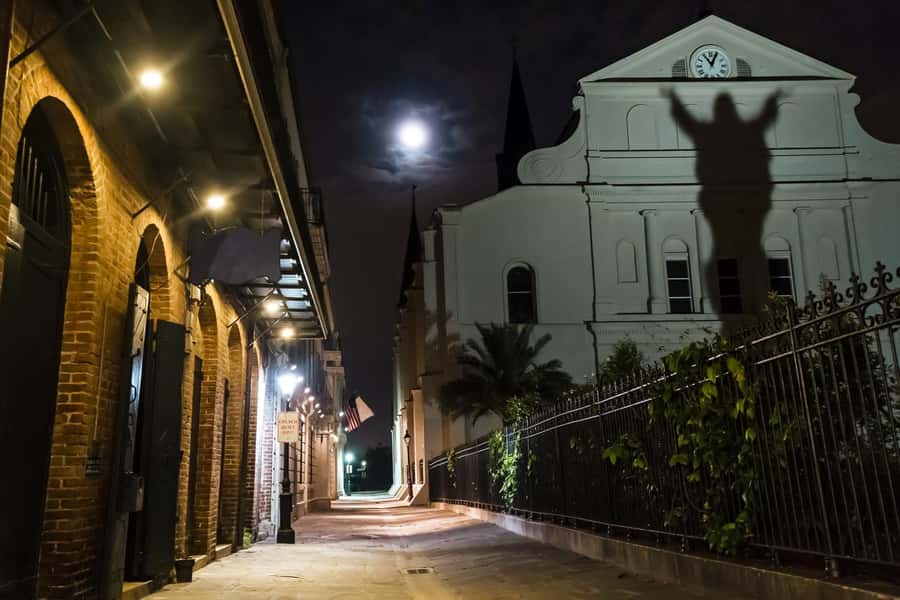 New Orleans: 1.5-Hour Vampire Tour of the French Quarter - The Guide’s Role in Creating Atmosphere