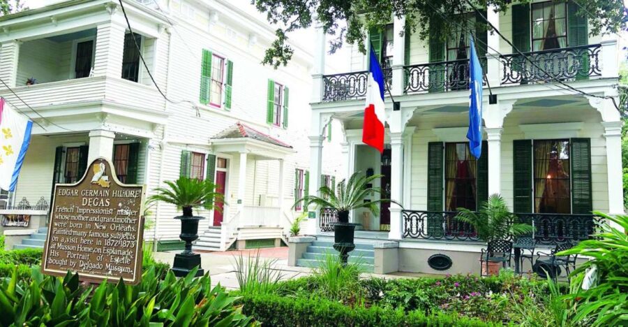 New Orleans: 2-Hour 15-Minute City and Cemetery Tour by Bus - Guided Tour of a Historic Aboveground Cemetery