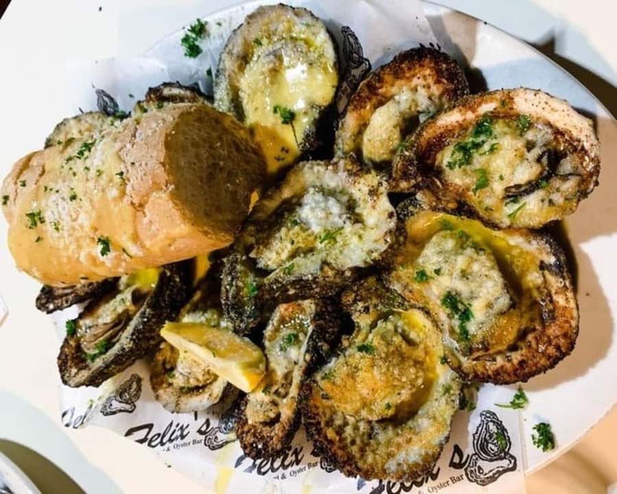 New Orleans : Best Street Food Tour With A Local Guide - Starting Point at Omni Royal Orleans