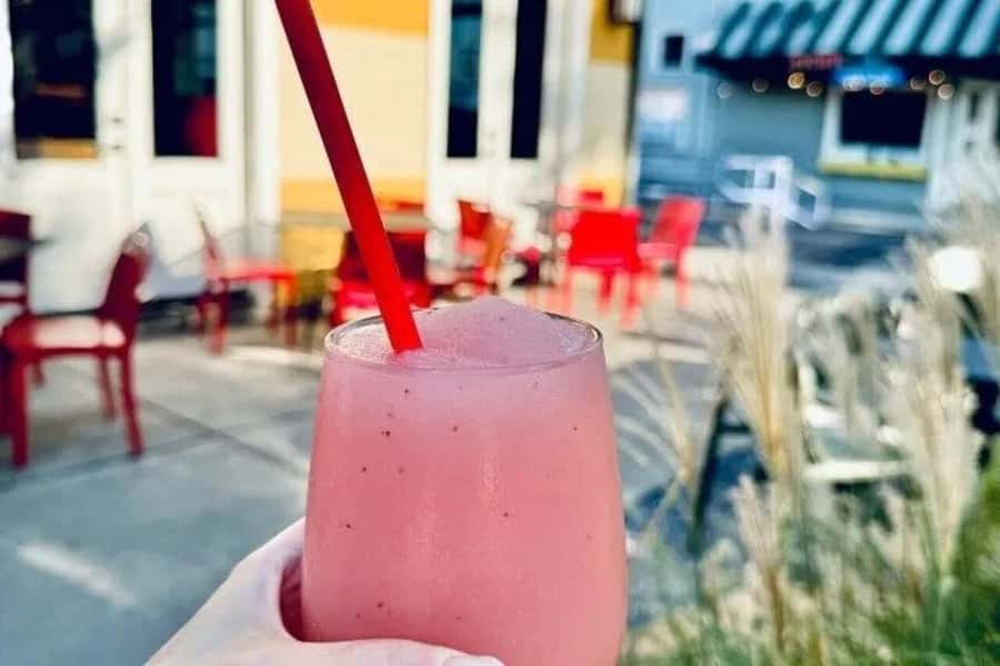 New Orleans: Beyond the French Quarter Food Tour - Starting the Night: Cocktails at St. Joe Bar