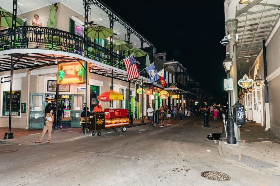 New Orleans: French Quarter Ghost Tour with Interior Visit - Exploring the Haunted Landmarks: Lalaurie Mansion and Lafittes Blacksmith Shop