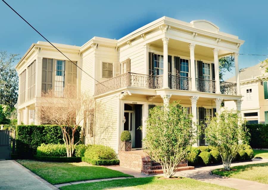 New Orleans: Garden District & Lafayette Cemetery gates Tour - The Tour Begins at The Garden District Book Shop