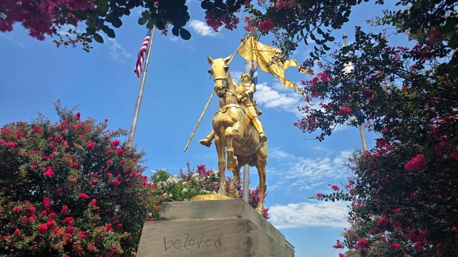 New Orleans' Gilded Grit: Womens History Walking Tour - The Starting Point at Washington Artillery Park