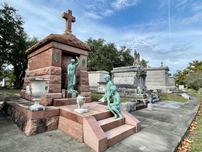 New Orleans: Millionaires Tombs of Metairie Cemetery Tour - Starting Point at the Law Enforcement Memorial