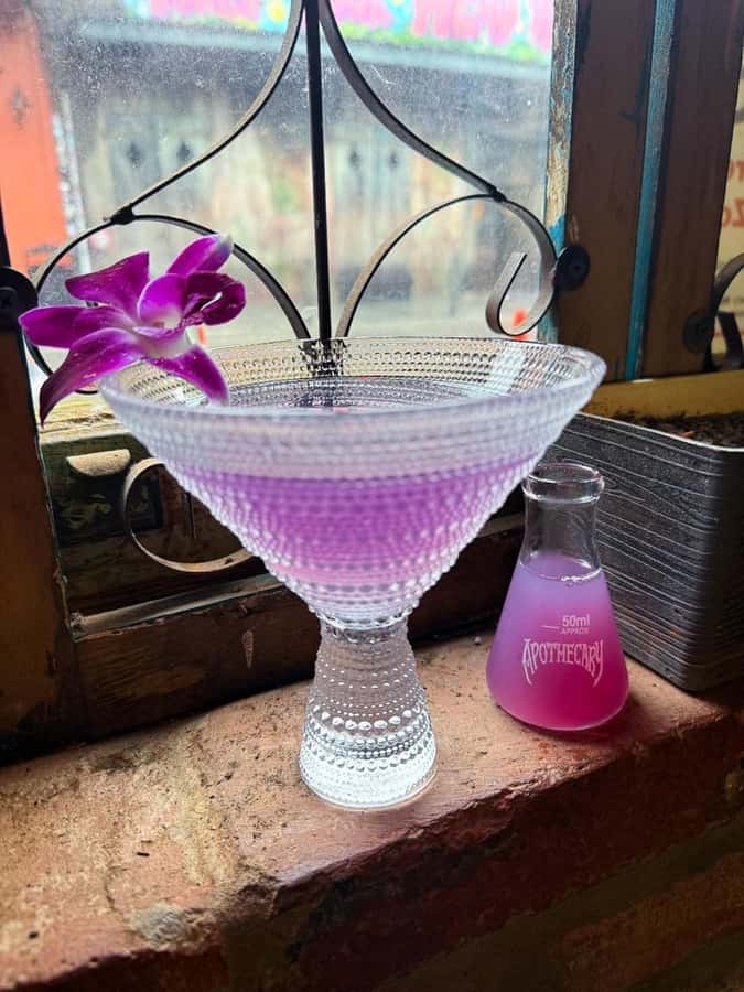 New Orleans: Tour. Voodoo and Vampire Lore; Delicious Food - Starting at the Voodoo Tavern and Po-Boys Shop in the French Quarter