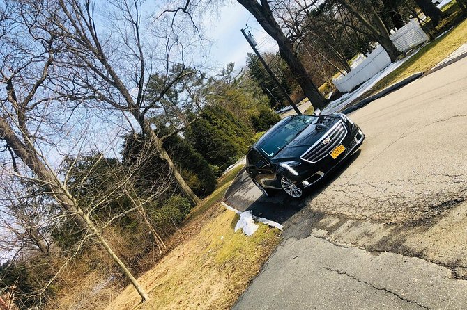 New York Airport Luxury Transfer : Newark Airport to New York City - Traveling in a Luxurious Air-Conditioned Vehicle