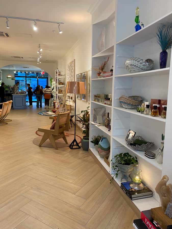 New York City: French Bushwick and Williamsburg Tour - Starting Point: Outside the Coffee Shop with the Guide in a Tote Bag