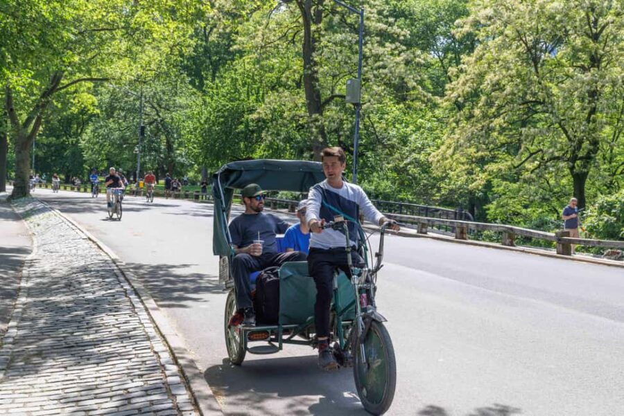 New York City: Friends Tour - Discovering Central Perk’s Inspiration and Joey’s Theater