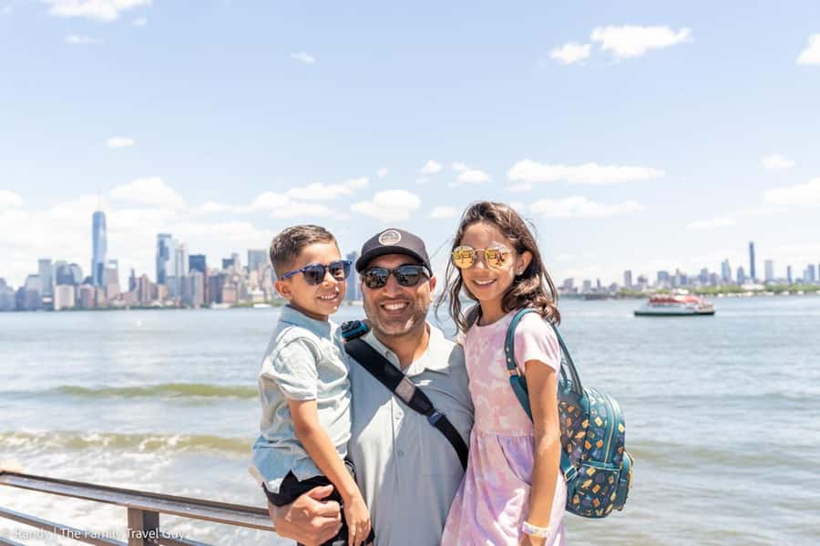 New York City: Queens Private Tour - Stunning Manhattan Skyline Views from Gantry Plaza