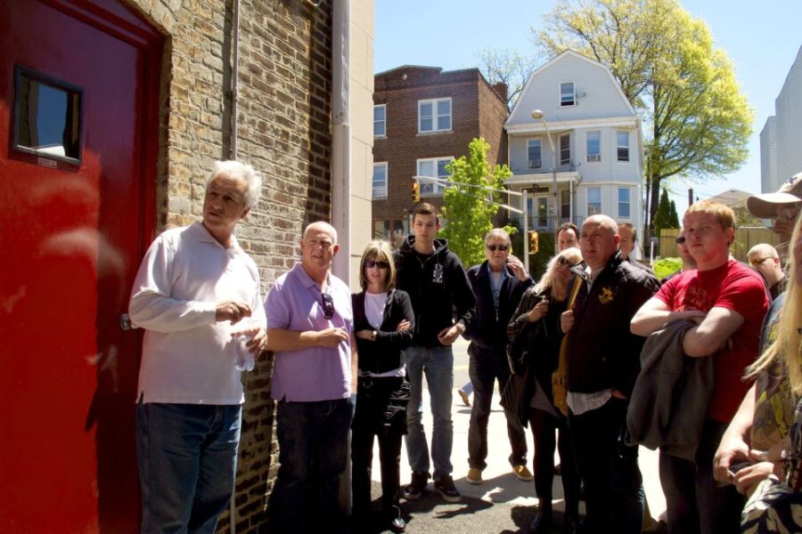 New York City: The Sopranos Filming Locations Bus Tour - Starting Point at the Button Statue in Manhattan