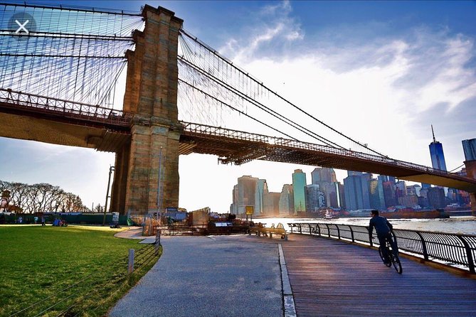 New York Contrasts Tour - Starting Point at Times Square’s Manhattan Hotel