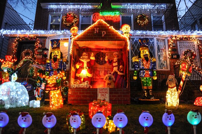 New York: Dyker Heights Christmas Lights Guided Tour - The Charm of Dyker Heights During the Holidays