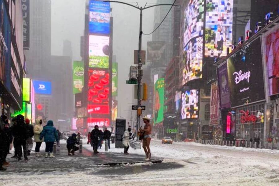 New York: Sex and the City Private Limousine Tour - Visiting Carrie Bradshaws Iconic Apartment and Stoop