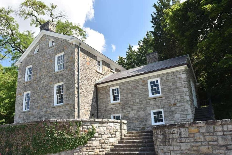 Niagara Falls and Niagara-on-the-Lake Ultimate Day Tour - Convenient Pickup and Tour Duration