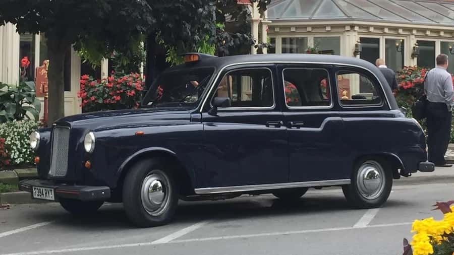 Niagara Falls to Niagara on the Lake Tour - Scenic Drive Along Niagara Parkway and Sightseeing Stops