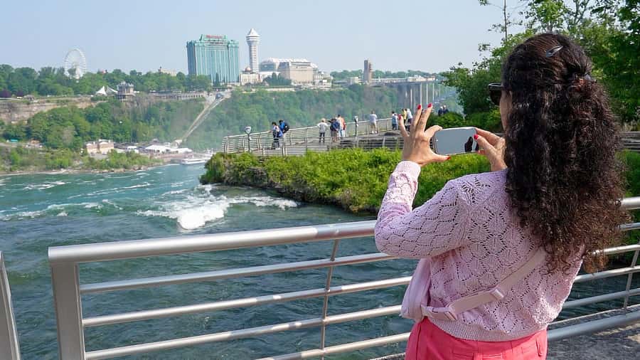 Niagara Falls: USA and Canada Tour with Boat Cruise + Lunch - Exploring Goat Island and Luna Island